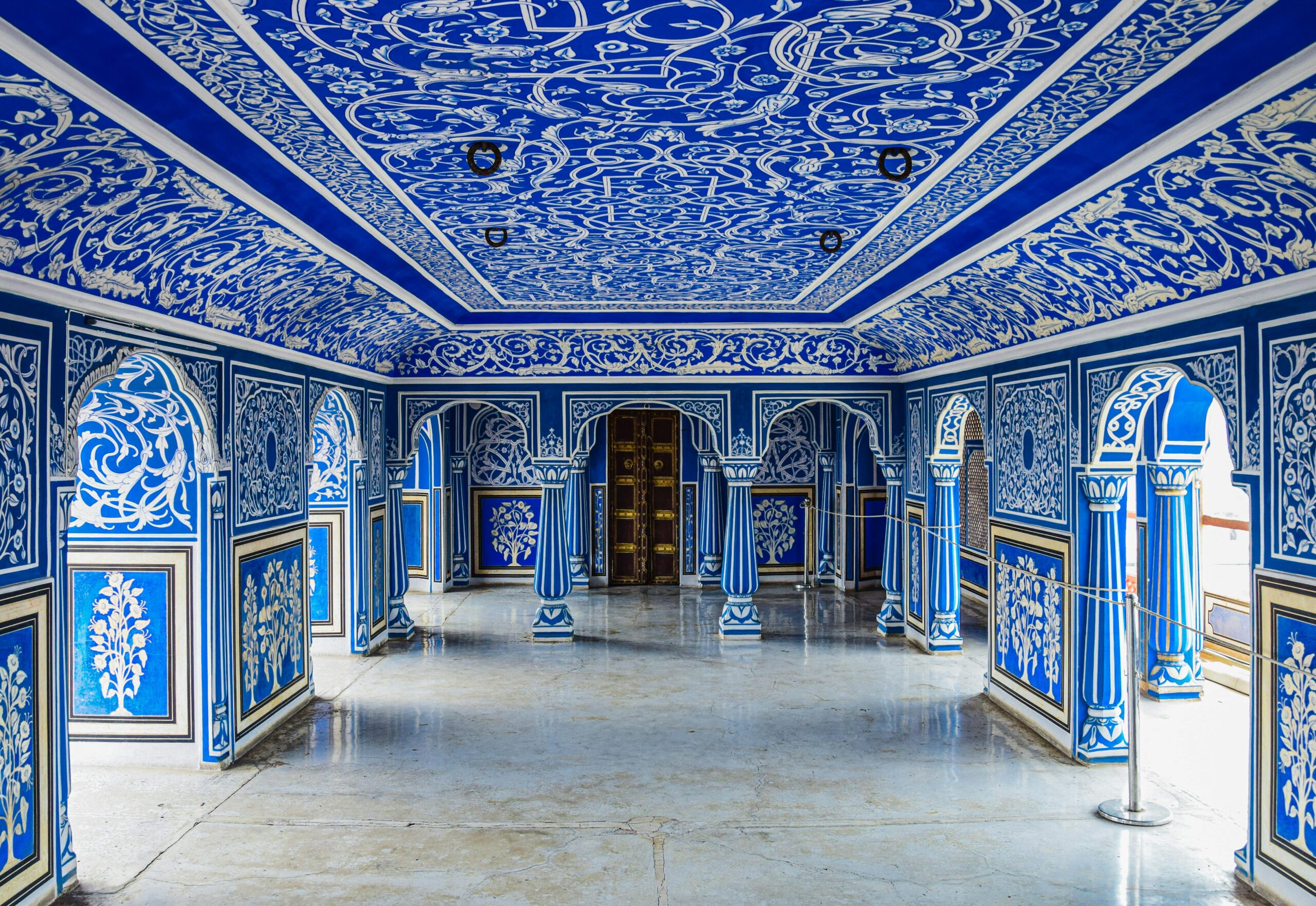 Pink City Adventures with Chetak Holidays
Uncover the stories behind Jaipur’s iconic landmarks. From royal courts to bustling bazaars, let us guide you through a day of culture and color.